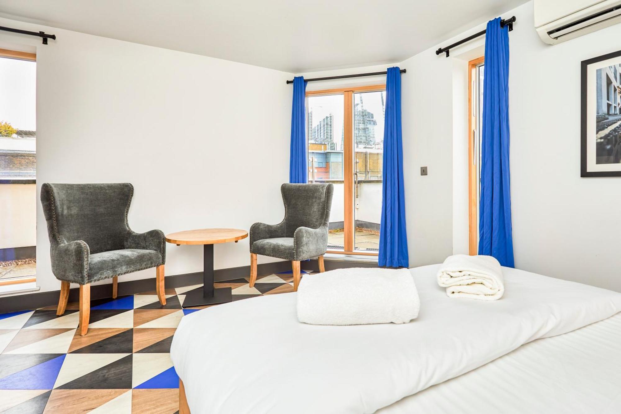 St Christopher's Bridge - The Village Hostel *
